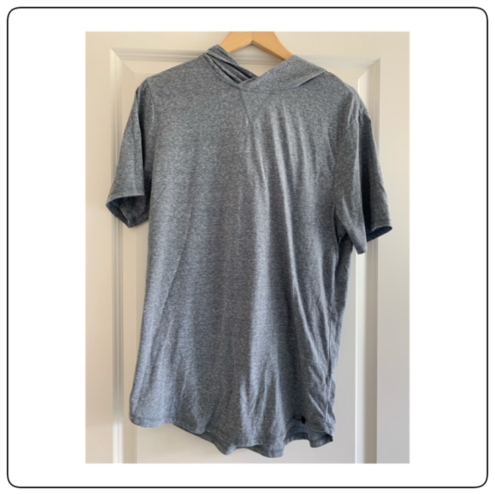 Short sleeve tee-shirt with hood